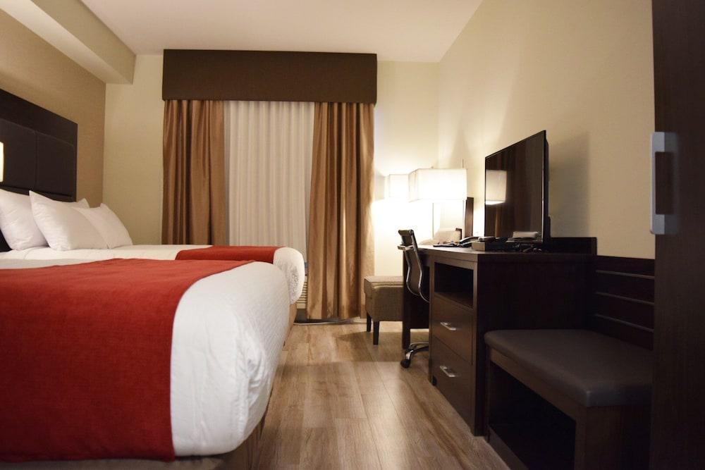 Days Inn By Wyndham 100 Mile House Экстерьер фото