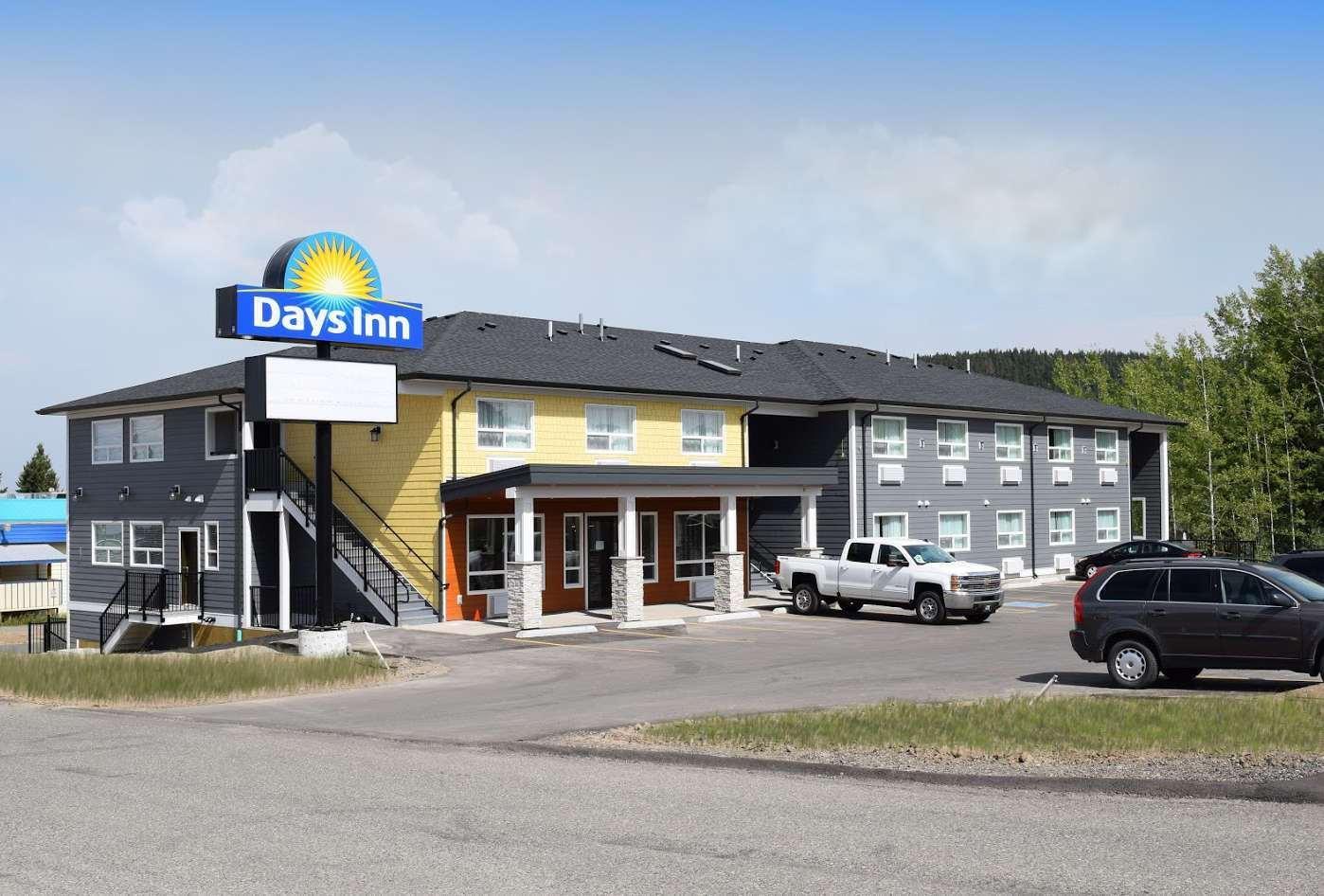 Days Inn By Wyndham 100 Mile House Экстерьер фото
